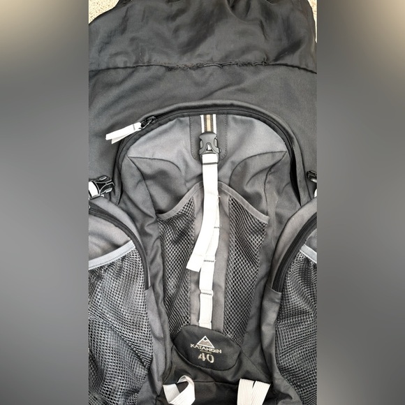 JANSPORT Katahdin 40L
Hiking Backpacking Backpack Black/Gray